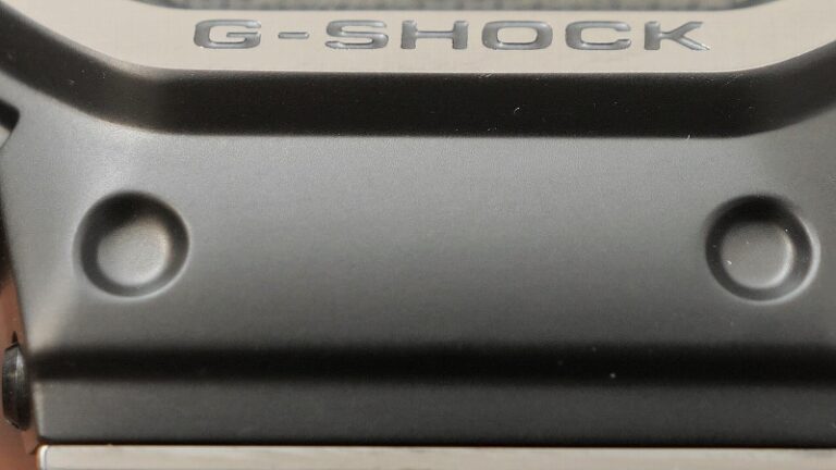 Gショック新作フルメタル「GMW-B5000MB-1JF」購入レビュー。桁違いのブラック感がカッコイイ！